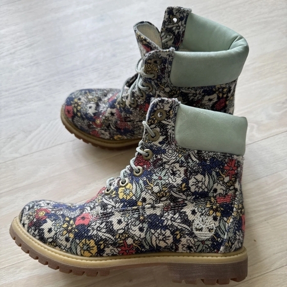 Timberland Women's Boots with Floral Print - Picture 6 of 7